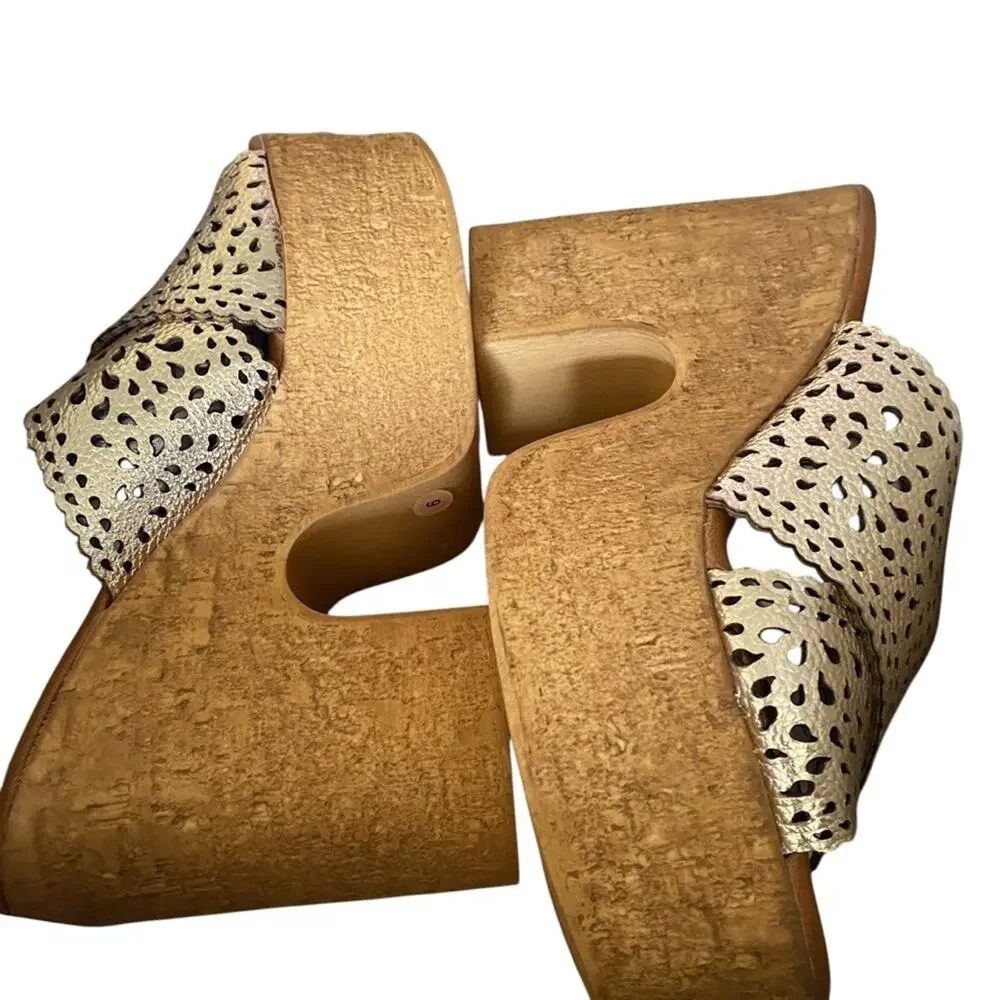 Steve Madden Leather Lining Gold Platform Wedge Sandals NWTs NIB size 8